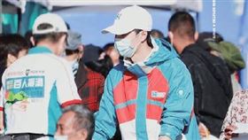 王一博為河南人，現身鄭州救災。（圖／翻攝自微博）