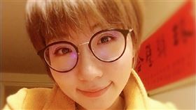 出身自上海的網紅廣告小妹／臉書