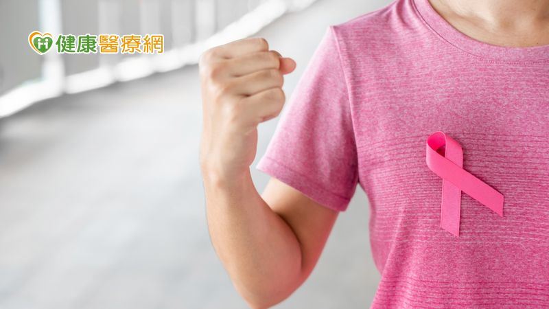 用手檢查乳房健康,竟讓她錯失乳癌治療先機