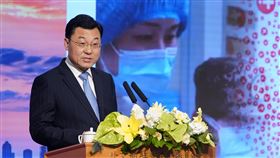 中國副外長指中共創3奇蹟　批多黨制存在缺陷中國外交部副部長謝鋒12日在和多國駐中使節的談話中，聲稱多黨制度常囿於黨派利益和選舉考量，而無法解決貧窮或族群問題；作為「使命擔當黨」的中共則能克服弊病。圖為謝鋒2020年擔任外交部駐港公署特派員時，在記者會中發言。（中新社提供）中央社  110年6月14日