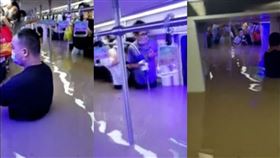 河南鄭州暴雨，地鐵。（圖／AP／CCTV授權）