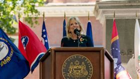 美國第一夫人吉兒將率團出席東京奧運開幕式，22日搭乘專機抵達位於東京的美軍橫田基地。（圖／翻攝自facebook.com/FLOTUS）
