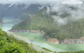 烟花颱風未登陸，台中德基水庫，小雨，彩虹 圖／梨山果農提供