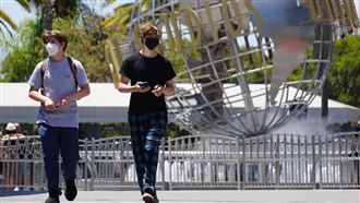 佛奇：接種疫苗者可考慮室內戴口罩