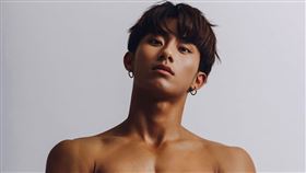 宅家悶爆？倒立小安露精實身材高難度直播一招讓妳臉紅心跳（圖／17LIVE提供）