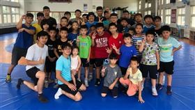 ▲陳念琴探班馬祖角力隊。（圖／文化總會提供）