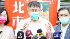 柯文哲視察光復市場，理貨員（圖／北市府提供）