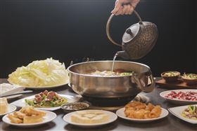 ▲總店在高雄，北上開分店的「牛總」(左)，發現台北市有一家「牛總統」，認為易造成民眾混淆，提告侵害商標權。（圖／翻攝自牛總高雄總店臉書粉專）