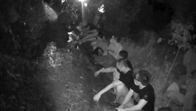 基隆,農舍,天九牌,聚賭,黑衣人,打架,鬥毆（圖／翻攝畫面）