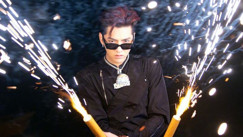 吳亦凡媽員工禁美女　防不了兒母子戀