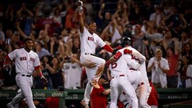 ▲紅襪延長賽靠著再見安打擊敗洋基。（圖／翻攝自紅襪推特）