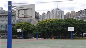 籃框,鄭文燦,籃球場,拆除（圖／翻攝畫面）