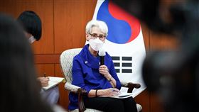 盼與北韓有建設性進展  美副國務卿：將與中商議美國國務院副國務卿雪蔓（Wendy Sherman）與南韓外交部第一次官（副部長）崔鐘建3日會議後接受媒體訪問。（南韓外交部提供）中央社記者廖禹揚首爾傳真  110年7月23日