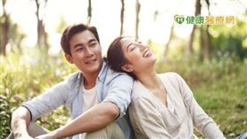 適度補充睪固酮，有助減少男性更年期身心症狀，也能延緩骨鬆、心血管疾病發生，讓運動打球更有活力。