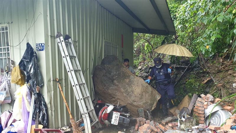 快訊／烟花颱風挾豪雨　尖石一屋遭毀