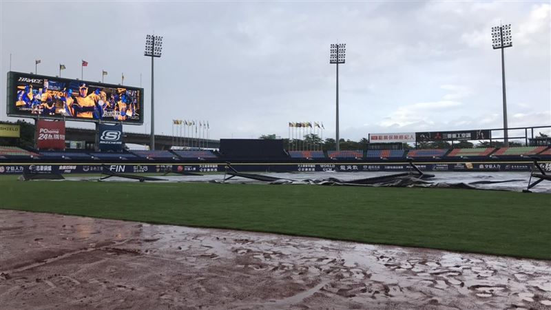 洲際球場因雨延賽。（資料照／CPBL提供）