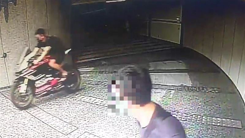 掛假車牌玩命飆杜卡迪　警查扣畫面曝