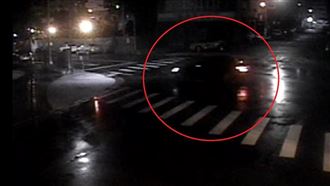 台中賓士撞墜柳川　撞擊影片曝光