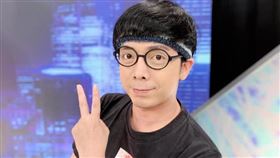 小炳獨立撫養女兒央央。（圖／翻攝臉書）