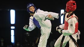 模擬東奧賽跆拳道  蘇柏亞出賽（2）模擬東京奧運對抗賽6日上午進行跆拳道項目，跆拳道好手蘇柏亞（藍方）在女子49公斤量級出賽，並獲得勝利。中央社記者吳家昇攝  109年8月6日