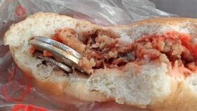 吃漢堡被塞65元！他笑：現金回饋	。（圖／翻攝自爆廢公社公開版）