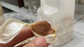 網友貼文發問「有沒有什麼可以保存蒜頭的好方法？」（圖／翻攝自臉書「廚藝公社」）