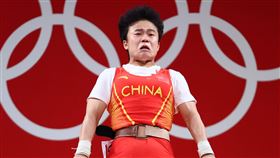 中國選手侯志慧24日在東京奧運女子舉重49公斤級出賽，抓舉94公斤、挺舉116公斤、總和210公斤均打破奧運紀錄，拿下金牌。圖／路透社／達志影像