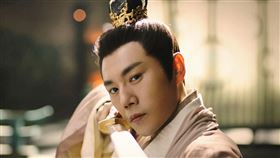 秦昊與古裝女神李沁合演的《錦繡南歌》。（圖／中天電視提供）