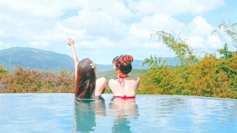 啦啦隊雙女神合體！躺床齊炸渾圓4球