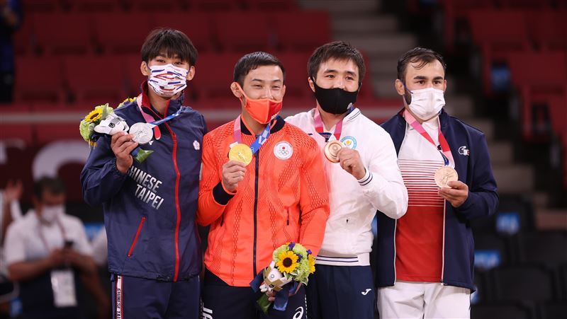 國際奧會：允許奪牌選手「無罩」拍照