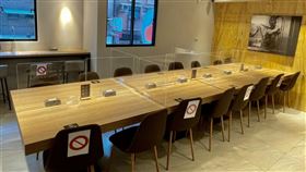 路易莎咖啡表示，會配合各縣市政府彈性規定，開放特定地區門市內用。（圖／路易莎咖啡提供）