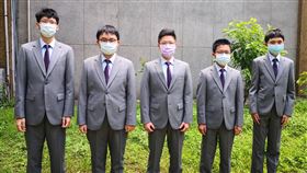 國際物理奧林匹亞競賽  台生獲4金1銀排名第52021年國際物理奧林匹亞競賽成績揭曉，5名台灣學生共獲4金1銀，國際排名第5名。（教育部提供）中央社記者許秩維傳真  110年7月26日