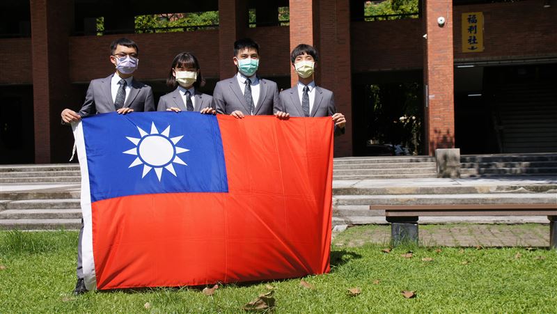 物理奧林匹亞第5　立陶宛放台灣國旗