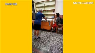 包包當壺鈴甩 超萌8旬夫妻宅健身