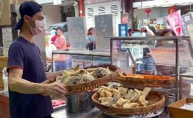 疫情警戒降級　嘉義小吃名店不開放內用