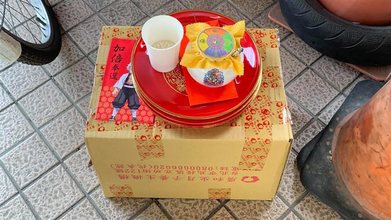 她見騎樓進行神秘儀式　專家：出錯了