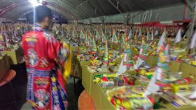 白沙屯拱天宮日前就公告，今年普度科儀由該宮委員會代為參拜，「不鼓勵信徒親臨」參與，請信眾於拱天宮「官方粉絲專頁網路直播」關心法會儀式（圖／翻攝自白沙屯拱天宮粉專）