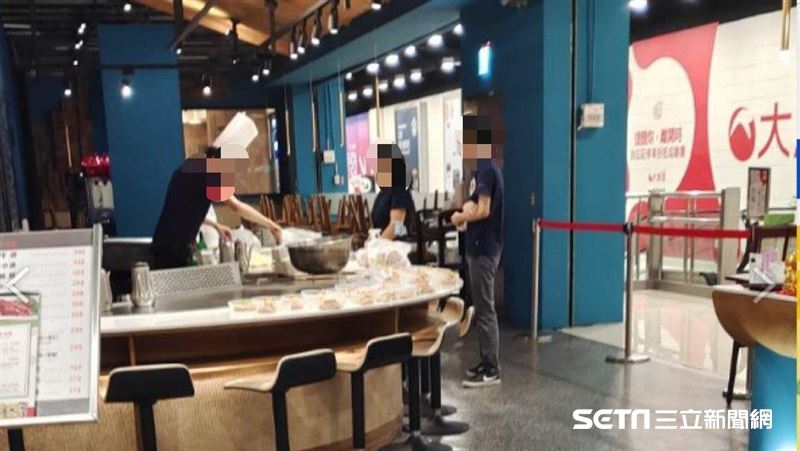 面對幾十個便當　她口罩掛手臂狂聊天