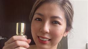 美女律師李怡貞今（27）天午間在臉書發文寫下「我喜歡孤獨的人，尤其是那些可能是被刻意排擠忽略的人，莊智淵加油！」（圖／翻攝自女人大律師李怡貞）