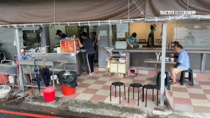 降級首日！羊肉湯名店內用竟沒隔板