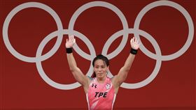 東奧舉重59公斤級　郭婞淳金牌到手台灣「舉重女神」郭婞淳27日下午在東京奧運女子舉重59公斤級A組登場，抓舉以103公斤領先眾人，挺舉最終成績為133公斤，總和236公斤，為台灣拿下本屆奧運首面金牌。中央社記者吳家昇攝　110年7月27日