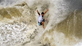 ▲巴西男子選手費瑞拉（Italo Ferreira）拿下衝浪項目金牌。（圖／美聯社／達志影像）