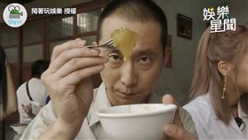 ▲對於只吃過「炸肉圓」的浩子來說，相當新奇，沒想到一吃到「燒肉圓」後，被厚實Q彈的皮所驚豔到。（圖／鬧著玩娛樂 授權）