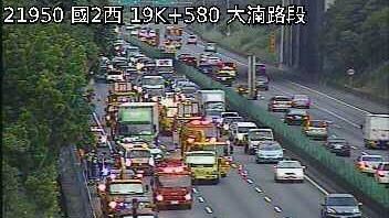 國2大湳段6車連環撞　造成1死6傷