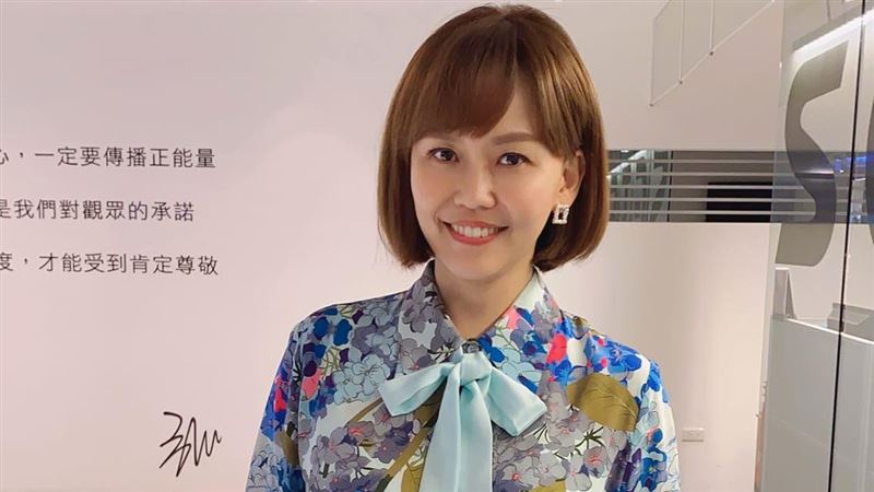 甜尬郭婞淳！美女主播「深蹲舉重」狼狽問：她真有出力嗎？ | 娛樂星聞 | 三立新聞網 SETN.COM - Vimarsana News