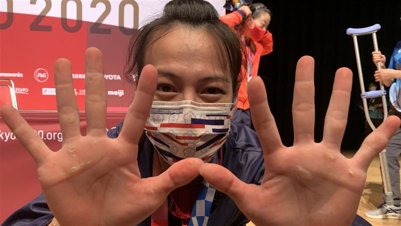 不怕皮肉痛！郭婞淳剪掉厚繭繼續苦練