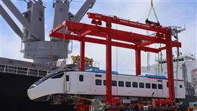 台鐵新購城際列車預定30日抵花蓮港（1）台鐵局新購EMU3000型城際列車延至26日於日本啟航，預定30日在花蓮港卸船，隨後將展開各項試運轉測試，取得檢驗及安全營運證明，預計年底前投入營運行列。（台鐵局提供）中央社記者李先鳳傳真  110年7月28日