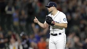 ▲水手交易終結者葛瑞夫曼（Kendall Graveman）給太空人。（圖／美聯社／達志影像）