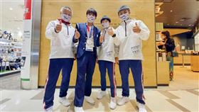 楊勇緯帥穿東奧「進場服」回台（圖／翻攝自楊勇緯臉書）