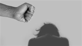 彭女不堪長年被家暴，訴請離婚獲准。（示意圖／pixabay）